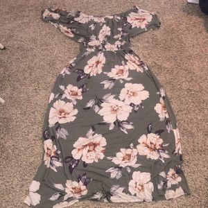 EUC Plus size maxi dress off the shoulder